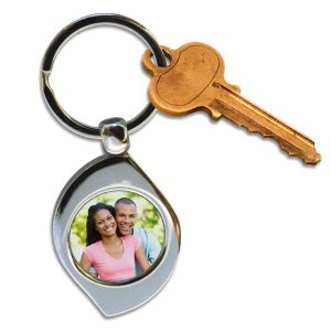 personalize your own swirl or teardrop key ring by adding your favorite picture