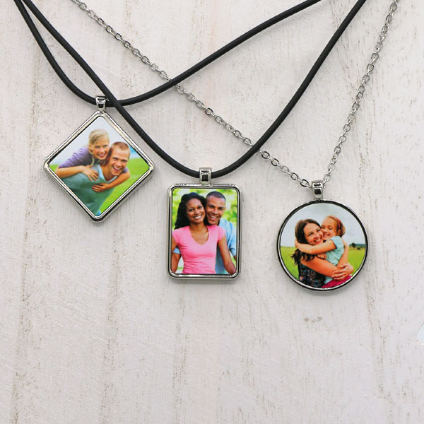 Add your best photo to a pendant and create a photo necklace to wear
